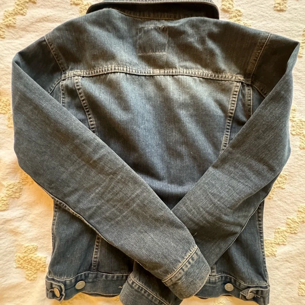 Sisley vintage Denim jacket. Small. Great condition. Very flattering Jean jacket - Picture 9 of 12